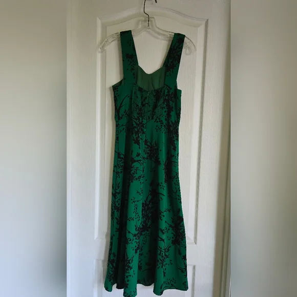 NWT Chic Green Floral Pprint Midi Dress, Slim Fit, Size S - Picture 4 of 9